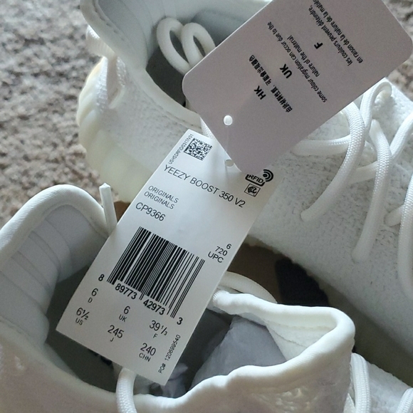 Yeezy Boost 350V2 - Picture 3 of 7